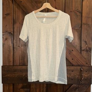 LULULEMON SIZE 12 TWO TONE SHORT SLEEVE T SHIRT